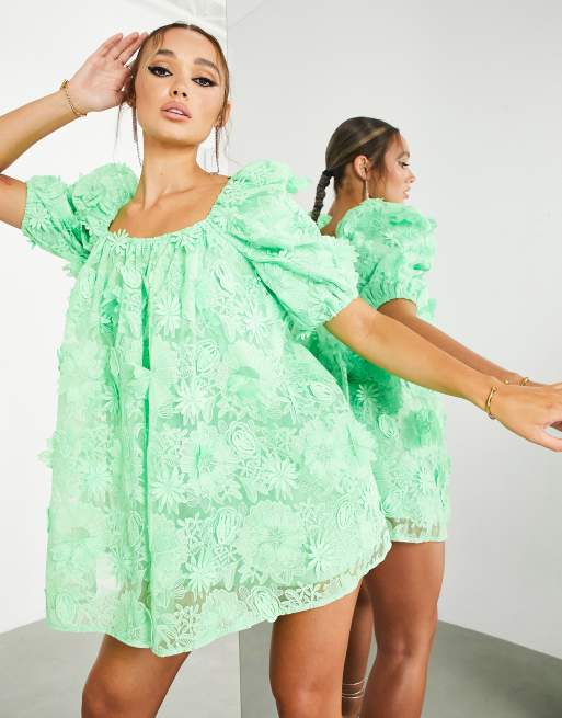 ASOS EDITION – Klargrön, 3D-blommig miniklänning med puffärmar, 2 av 4