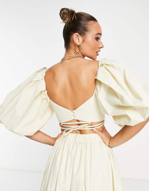 ASOS EDITION – Kurz geschnittenes Oberteil mit Puffärmeln in Buttermilch