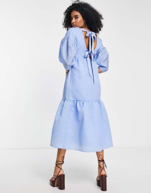 ASOS EDITION - Lagdelt midikjole med sløjfe bagpå i blåt jacquard-stof, 2 af 4