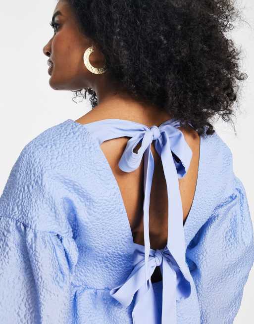 ASOS EDITION - Lagdelt midikjole med sløjfe bagpå i blåt jacquard-stof, 3 af 4