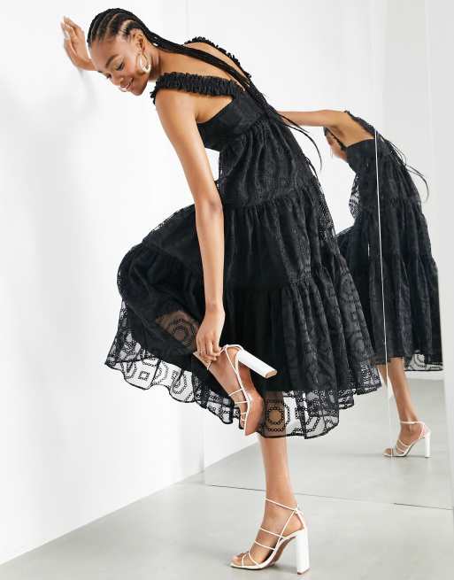 ASOS EDITION - Lagdelt minikjole med flæsestropper og broderier i sort organza, 2 af 4