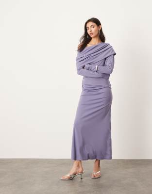 ASOS EDITION - Langärmliges Maxikleid aus Jersey in Blau mit Lagendesign