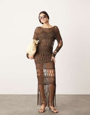 ASOS EDITION - Langärmliges Maxikleid aus Makramee-Strick in Braun-Brown