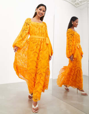 ASOS EDITION - Langärmliges Maxikleid in Orange mit Bindegürtel und Lochstickerei