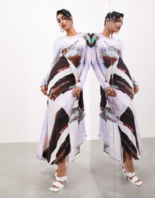 ASOS EDITION Langarmliges Maxikleid mit Ruschen und abstraktem Kunstmuster in Flieder ASOS