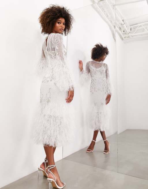 ASOS EDITION – Langärmliges Midikleid in Elfenbeinweiß mit Schmucksteinbesatz und Kunstfedersaum, 2 von 4