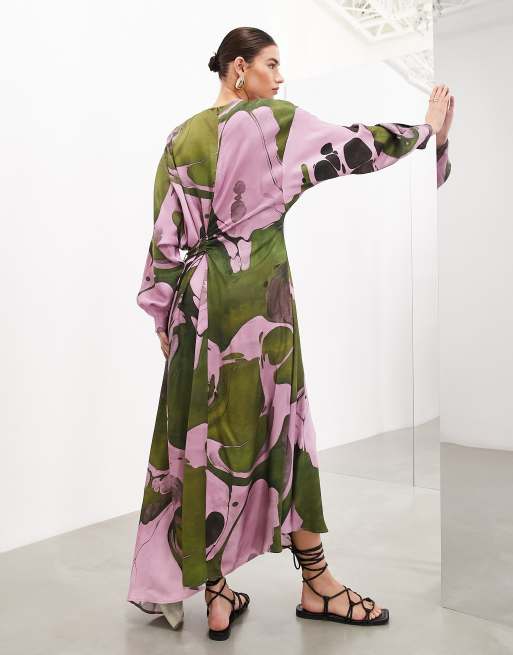 ASOS EDITION - Langærmet maxikjole med D-ring og abstrakt print i kakigrøn, 3 af 4
