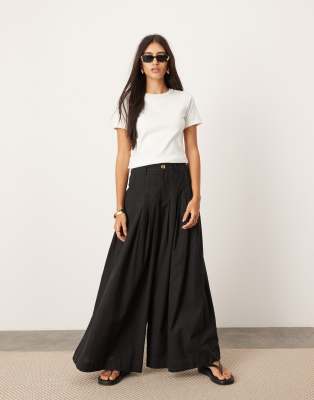 ASOS EDITION - Leinenhose in Schwarz mit sehr weitem Schnitt, mittelhohem Bund und Bundfalten