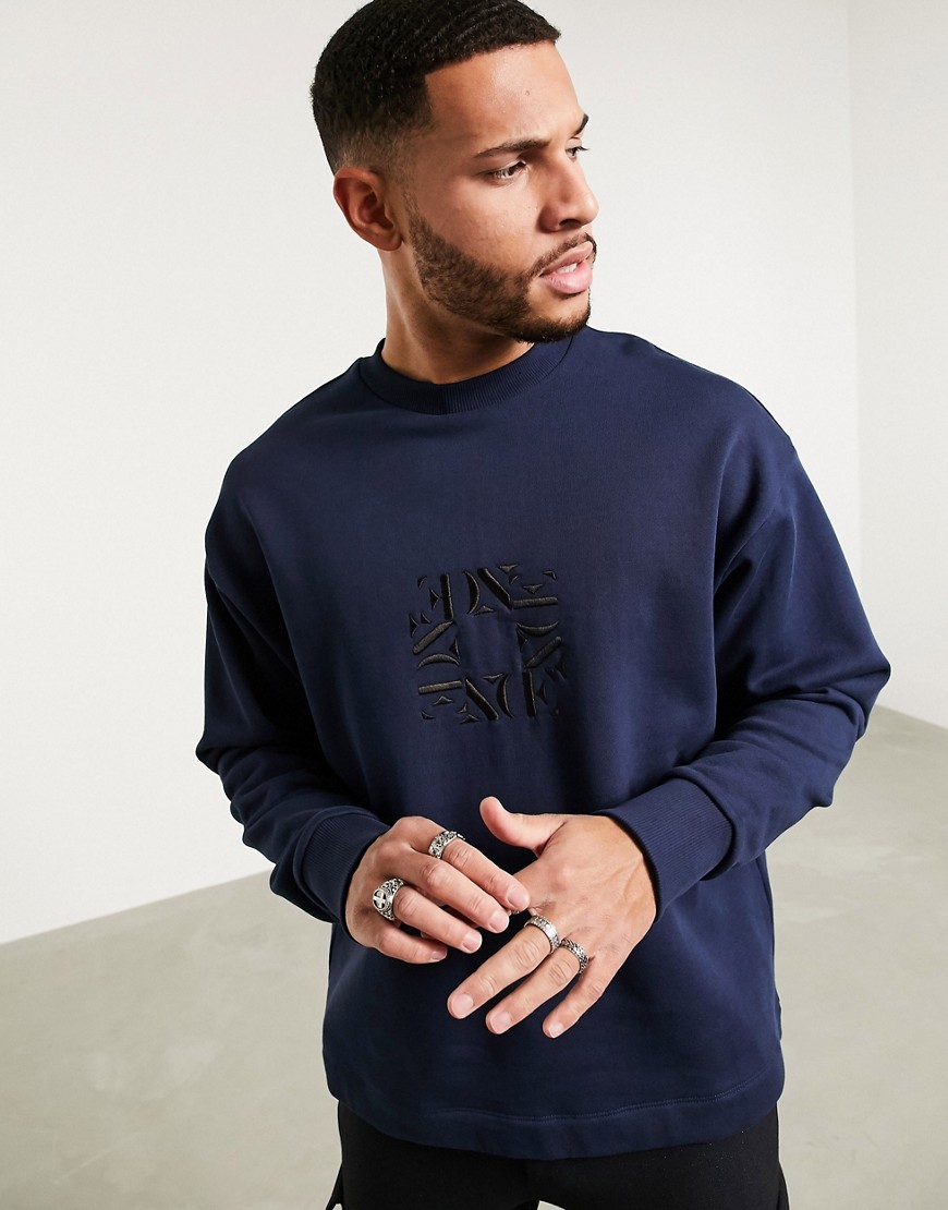 ASOS EDITION – Marinblå sweatshirt med logga
