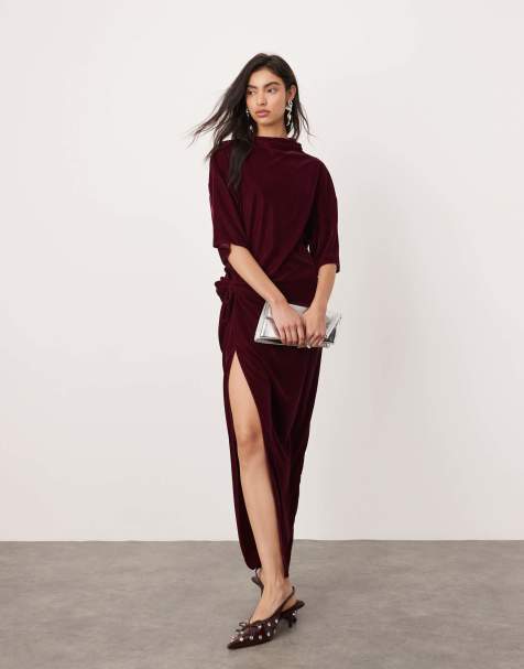 ASOS EDITION – Maxi-T-Shirt-Kleid aus Samt in Burgunderrot mit verdrehter Taille - view 1