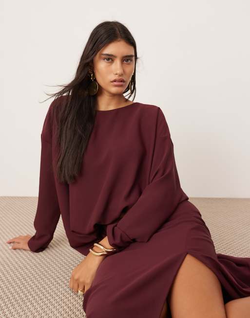 ASOS EDITION – Maxikleid in Burgunderrot mit drapiertem Design und Zierausschnitt an der Taille , 3 von 4