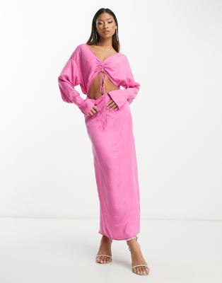 ASOS EDITION - Maxikleid in Rosa mit Kordelzug am Dekolleté und Zierausschnitt