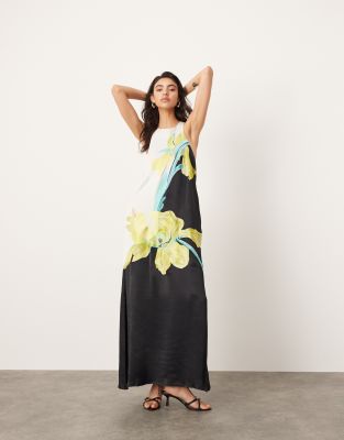 ASOS EDITION - Maxikleid in Schwarz mit Blumenstickerei, Farbblockdesign und Racerneck