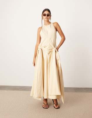 ASOS EDITION - Maxikleid in Steinbeige mit Racer-Ausschnitt, tief angesetzter Taille und Rock mit Knotendetail-Neutral