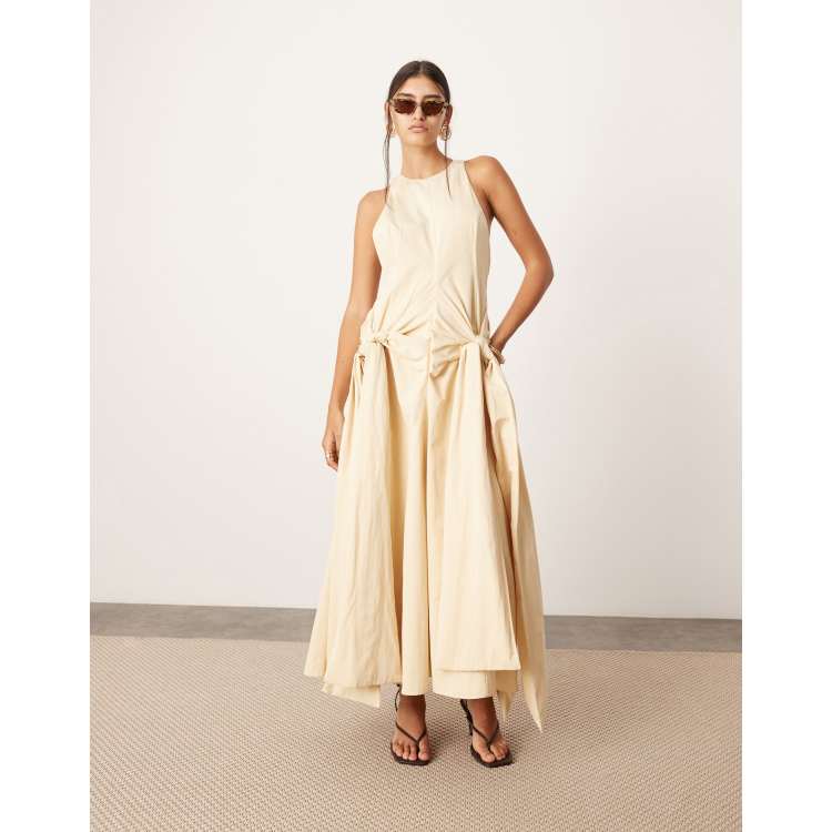 ASOS EDITION Maxikleid in Steinbeige mit Racer Ausschnitt tief angesetzter Taille und Rock mit Knotendetail ASOS