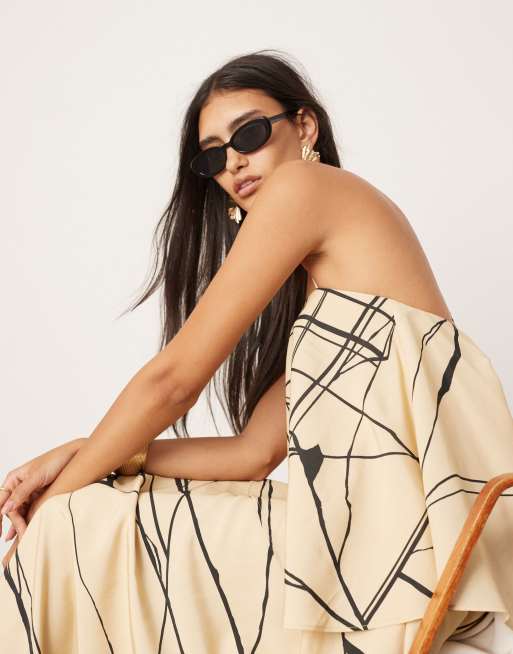 ASOS EDITION – Maxikleid mit Riemchenträgern, eckigem Ausschnitt, Taschen, auffälliger Drapierung und abstraktem, monochromem Muster, 3 von 4