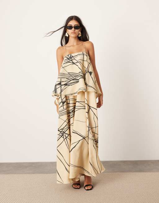 ASOS EDITION – Maxikleid mit Riemchenträgern, eckigem Ausschnitt, Taschen, auffälliger Drapierung und abstraktem, monochromem Muster, 4 von 4