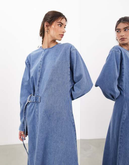 ASOS EDITION – Mellanblå, tvättad maxiklänning i denim med långa ärmar och D-ring, 3 av 4