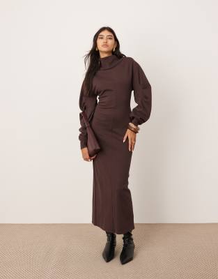 ASOS EDITION - Midaxi-Schlauchkleid aus Jersey in Mahagoni mit plissierten Ärmeln-Braun