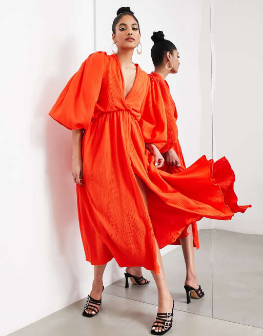 ASOS EDITION - Midi jurk met textuur, gedrapeerde voorkant en open achterkant in tomatenrood, 4 van 4