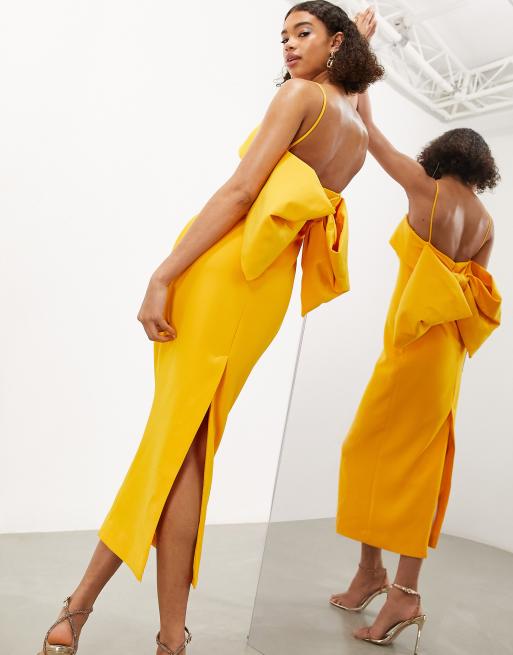 ASOS EDITION – Midikleid aus Krepp in Ringelblumengelb mit geradem Schnitt und Schleifendetail