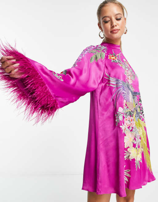 ASOS EDITION - Mini jurk met geborduurde feniks en bloemen en rand van imitatieveren in roze