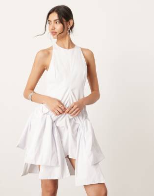 ASOS EDITION - Minikleid in Weiß mit Racer-Ausschnitt, tief angesetzter Taille und Rock mit Knotendetail