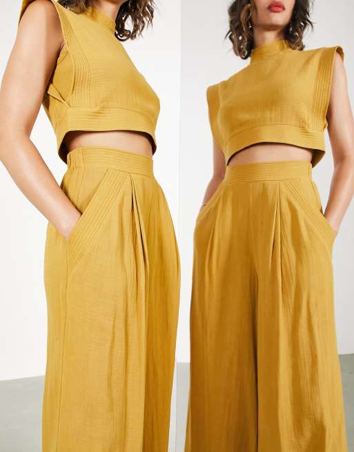 ASOS EDITION - Mouwloze top met siernaden in mosterdgeel