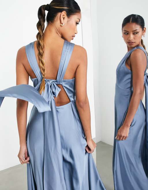 ASOS EDITION – Niebieska satynowa sukienka maxi z ozdobnym drapowaniem na plecach, 3 z 4
