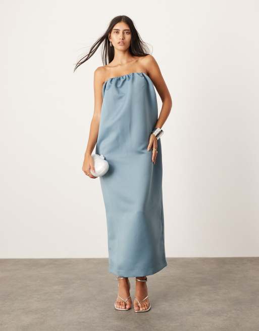 ASOS Edition – Niebieska sukienka maxi z grubej satyny z dekoltem bandeau