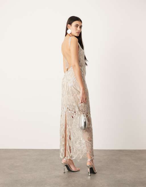 ASOS EDITION Nouveau Maxikleid in Silber mit Durchbrucharbeit Blumenverzierung und tiefem Ruckenausschnitt ASOS