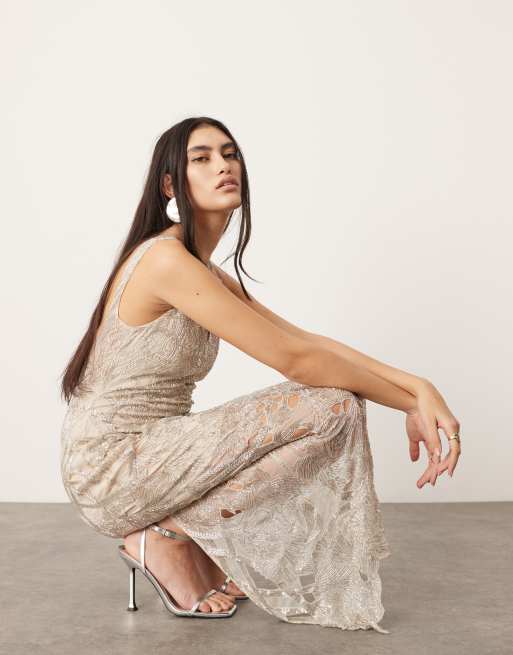 ASOS EDITION – Nouveau – Silverfärgad maxiklänning med bar rygg, blomutsmyckning och utskurna detaljer, 4 av 4