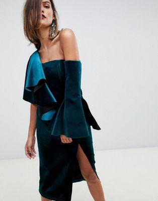 ASOS EDITION – Ołówkowa sukienka aksamitna o długości midi z falbaną | ASOS