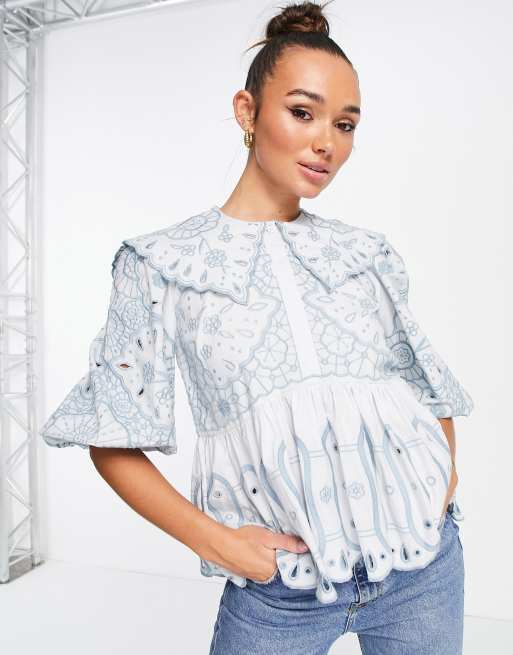 ASOS EDITION - Opengewerkte, aangerimpelde top met broderie in blauw met borduursels in dezelfde tint