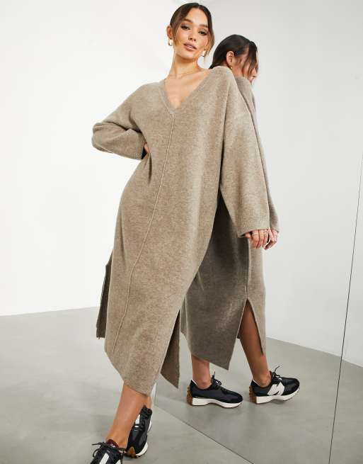 ASOS EDITION - Oversized gebreide jurk met V-hals in taupe | ASOS