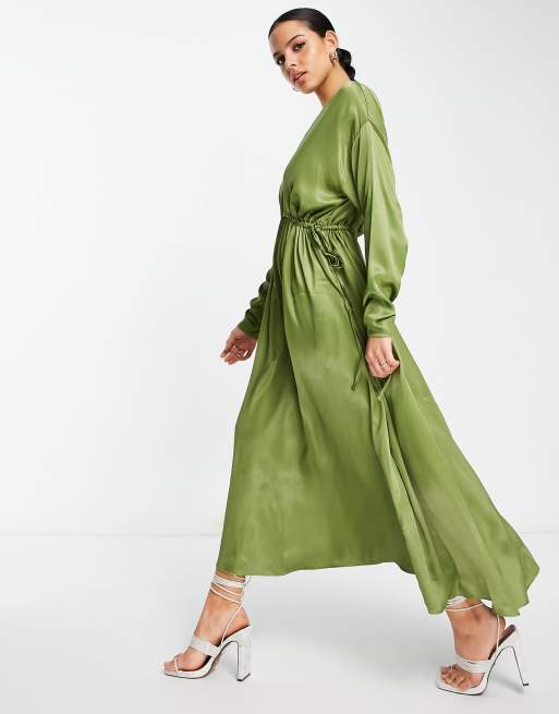 ASOS EDITION - Oversized midi-jurk van satijn met V-hals en trekkoord in olijfgroen