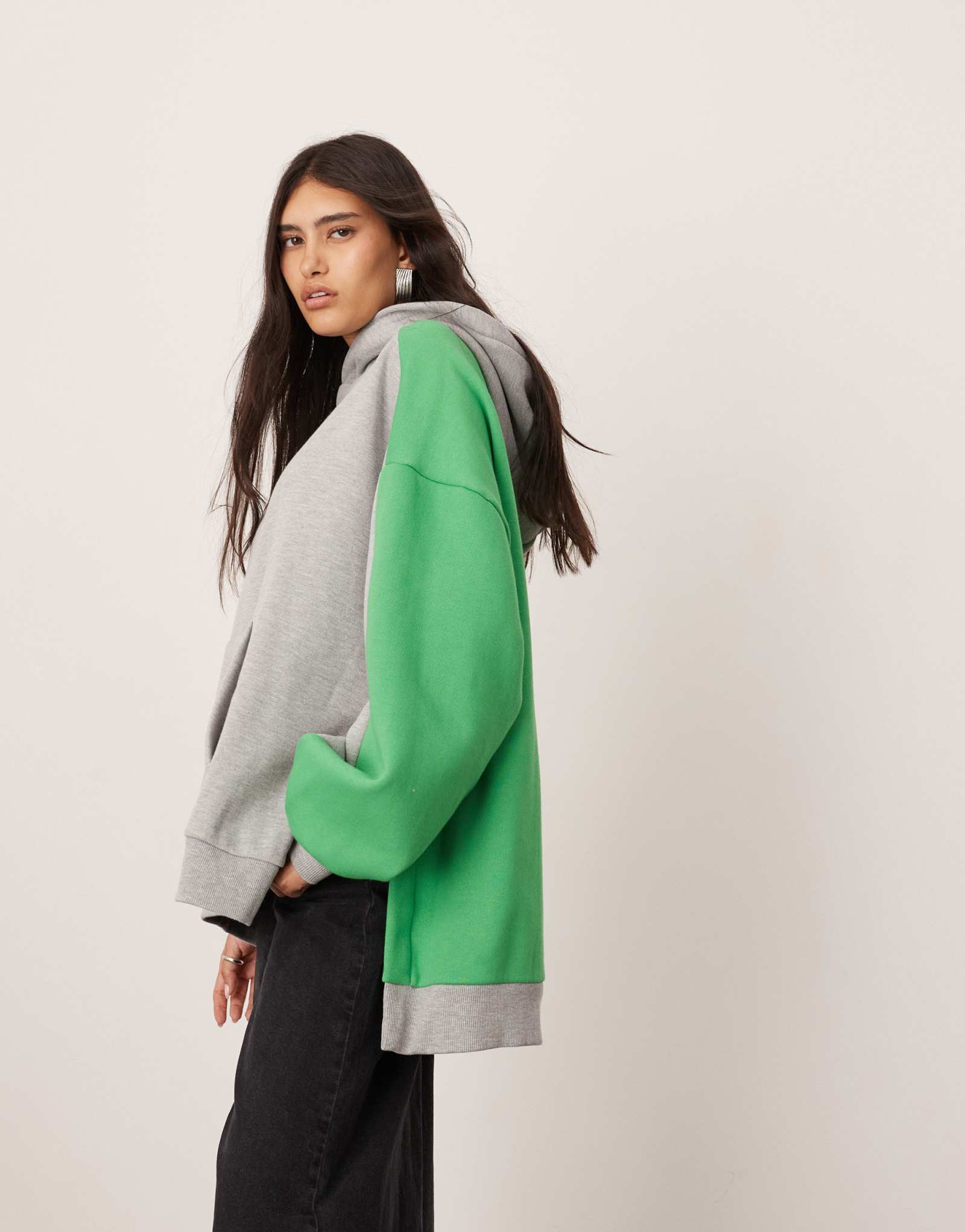 Толстовка с капюшоном ASOS EDITION оверсайз с разрезом по низу и цветным блоком зеленого и серого цветов