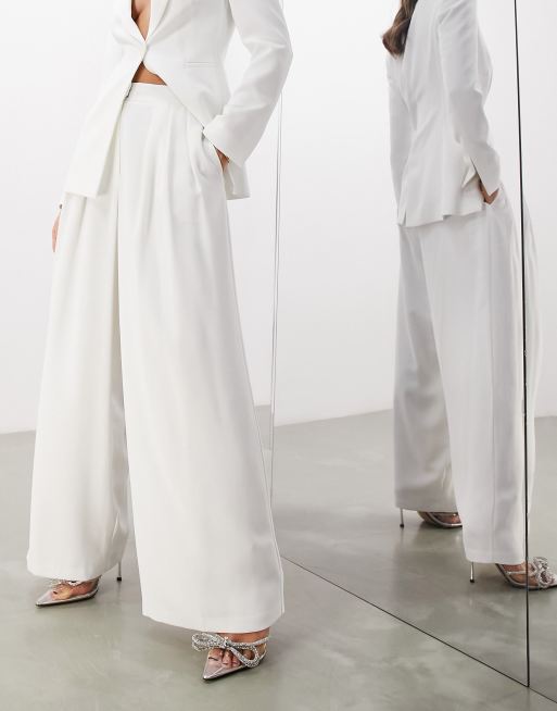 ASOS EDITION - Pantaloni a fondo ampio color avorio con dettagli a pieghe