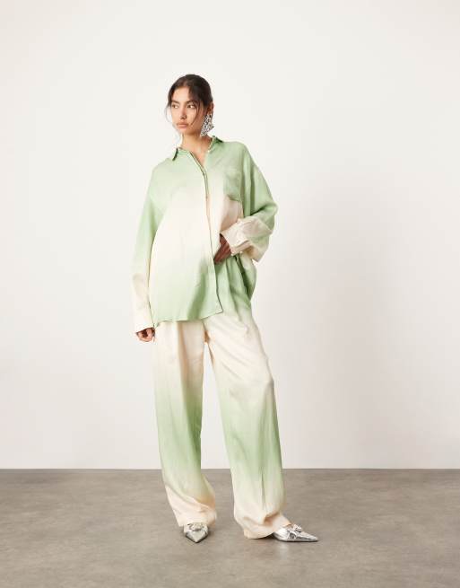 ASOS Edition - Coordinato con camicia oversize e pantaloni a fondo ampio verde sfumato, 2 di 3