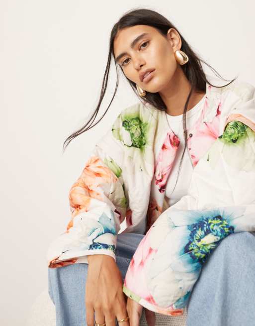 ASOS Edition – Pikowana kurtka koszulowa o fasonie bomberki w kwiaty ściągana na sznurek w pasie