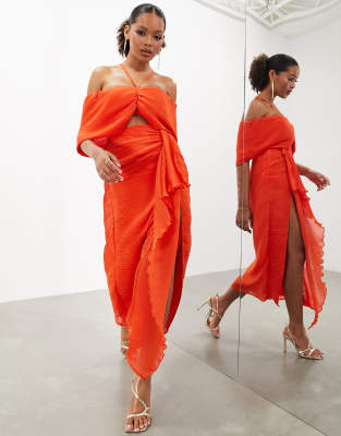 ASOS EDITION - Plissiertes Maxikleid in Orange mit Carmenausschnitt und Raffung