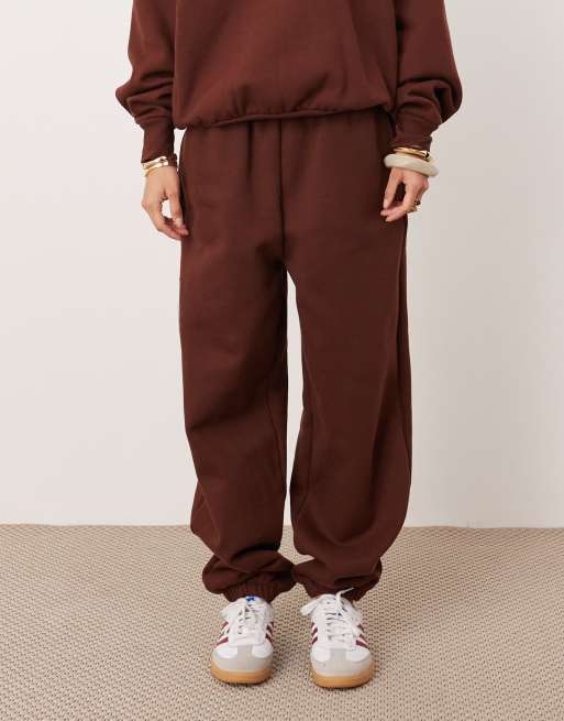 ASOS EDITION – Premium – Chokladbruna mjukisbyxor i kraftigt material och oversize, 2 av 5