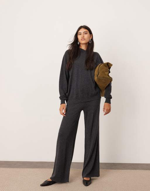 ASOS EDITION – Premium – Mörkgrå stickade byxor med vida ben i kaschmirmix, del av set