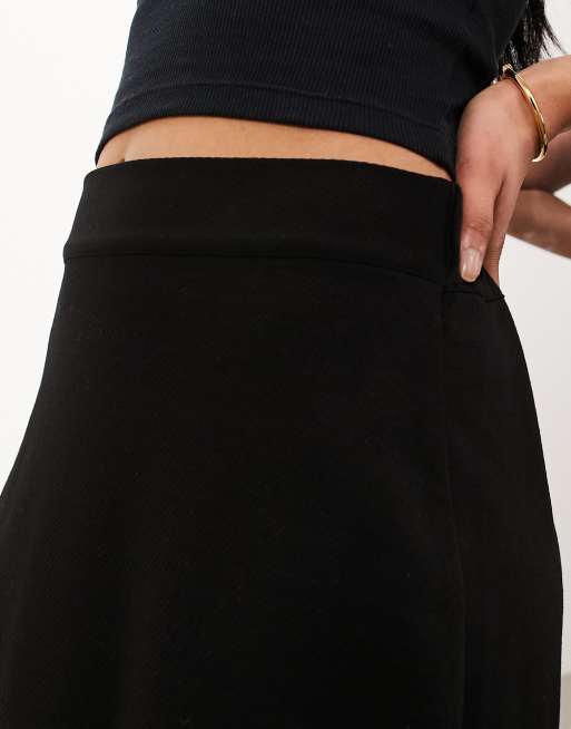 ASOS EDITION – Premium – Svart, kraftig och rak maxikjol i texturerad jersey, del av set, 4 av 5