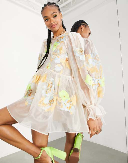 ASOS Edition – Pudroworóżowa luźna sukienka mini z organzy z haftowanym wzorem w neonowe kwiaty
