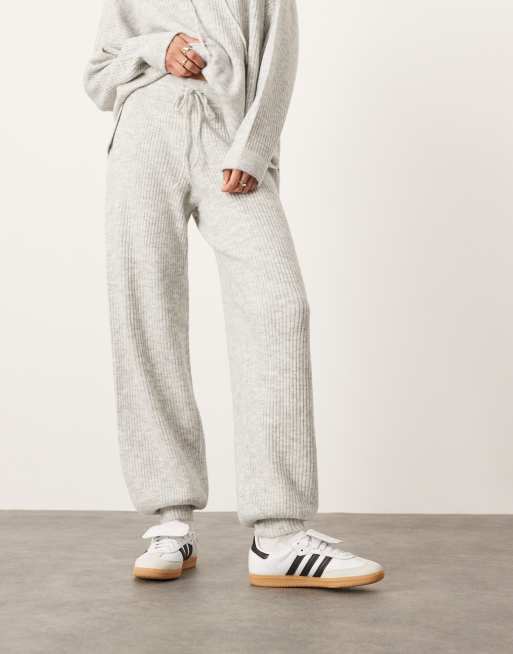 ASOS EDITION - Ribstrikkede og isgrå joggingbukser med tætsiddende buksekanter - Del af sæt, 2 af 5