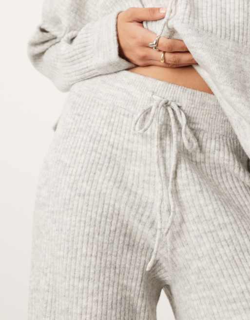 ASOS EDITION - Ribstrikkede og isgrå joggingbukser med tætsiddende buksekanter - Del af sæt, 3 af 5