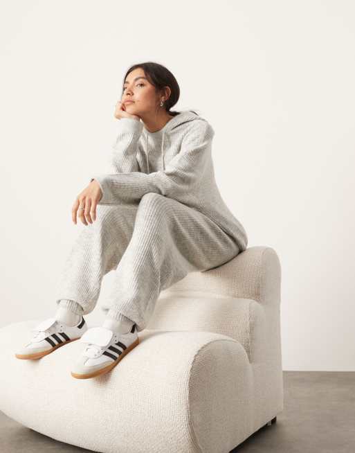 ASOS EDITION - Ribstrikkede og isgrå joggingbukser med tætsiddende buksekanter - Del af sæt, 4 af 5