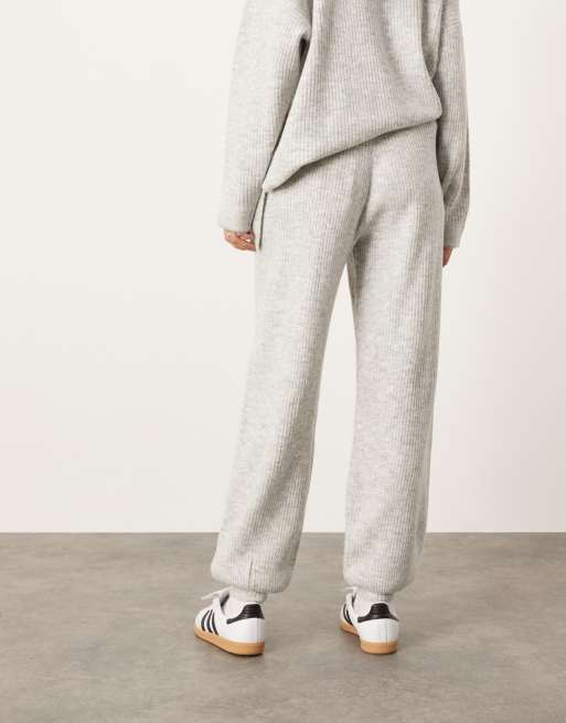 ASOS EDITION - Ribstrikkede og isgrå joggingbukser med tætsiddende buksekanter - Del af sæt, 5 af 5