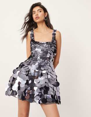 ASOS EDITION - Robe courte évasée ornée de sequins style disco à encolure carrée - Bleu ardoise-Multicolore